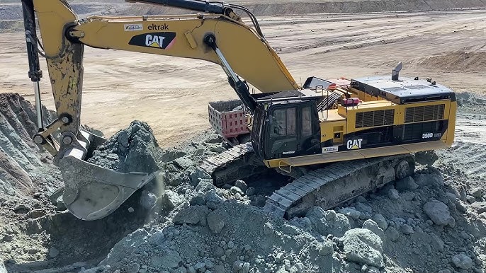 cat 390 excavator truck